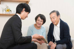 定年後の再雇用制度「シニア制度」とは？各企業の取り組みについて